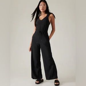 Like new ATHLETA SAVANNAH JUMPSUIT black silky lightweight Sz 8 wide leg